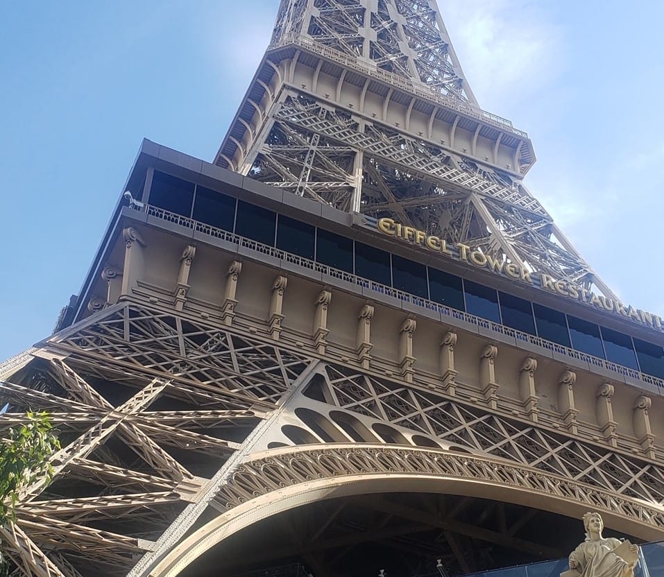 The Eiffel Towers Leg within the hotel - Picture of Paris Las