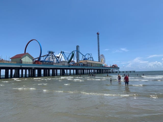 rollercoaster on the pleasure pier