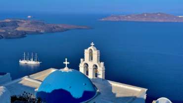 16 Incredible Things to Do in Santorini Greece