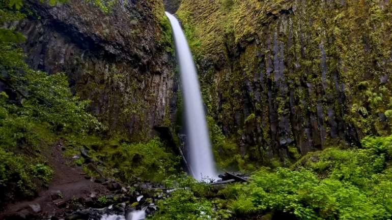 How to Hike Oregon’s Dry Creek Falls via PCT