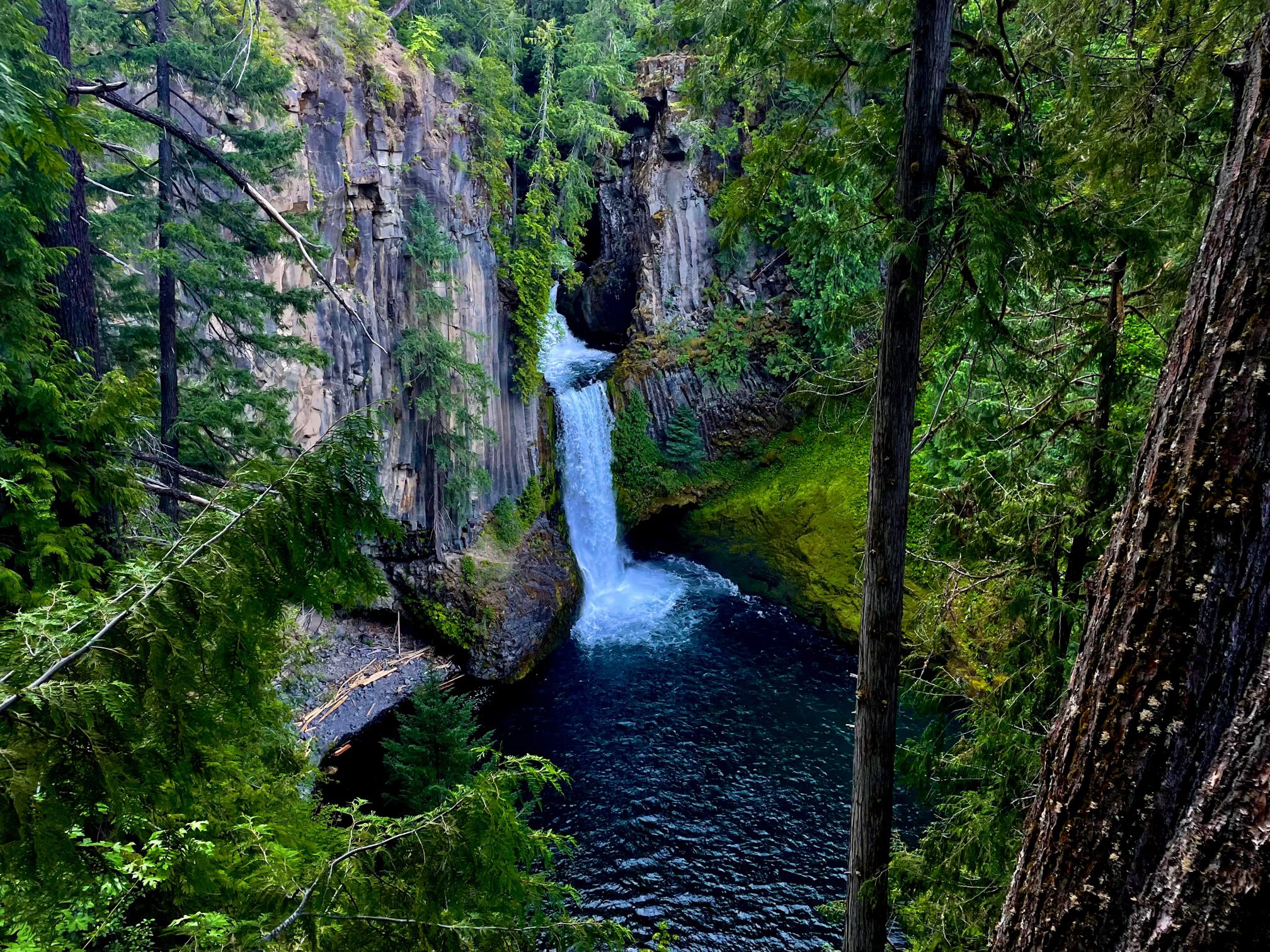 The 20 Best Waterfalls in Oregon to Chase